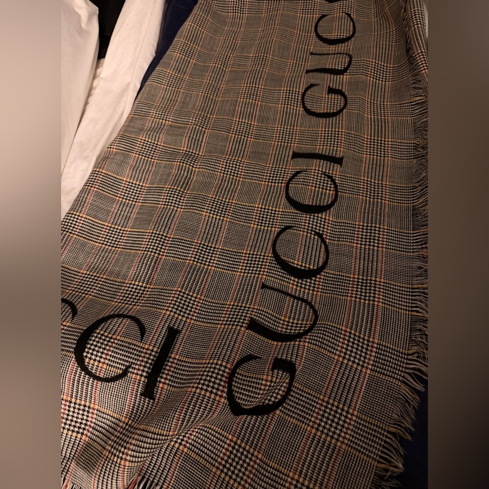 GUCCI
Check Wool Logo Square Shawl In Red,yellow